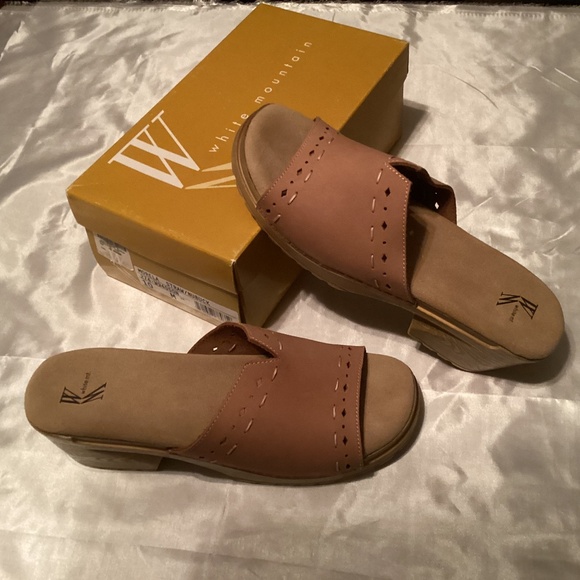 White Mountain Beige Suede Open Toe Clog Sandals, Size 10 - Picture 2 of 8